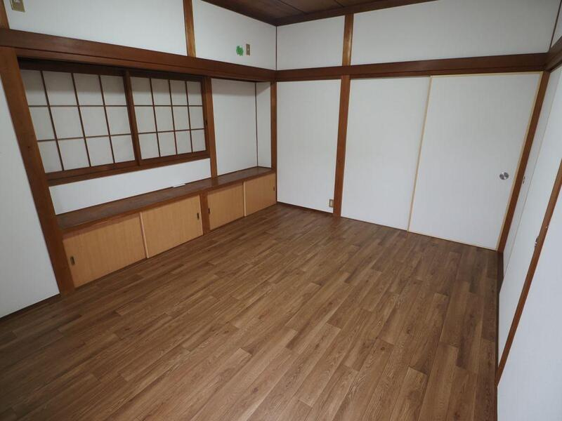 玉津町戸建4Kの居間・リビング