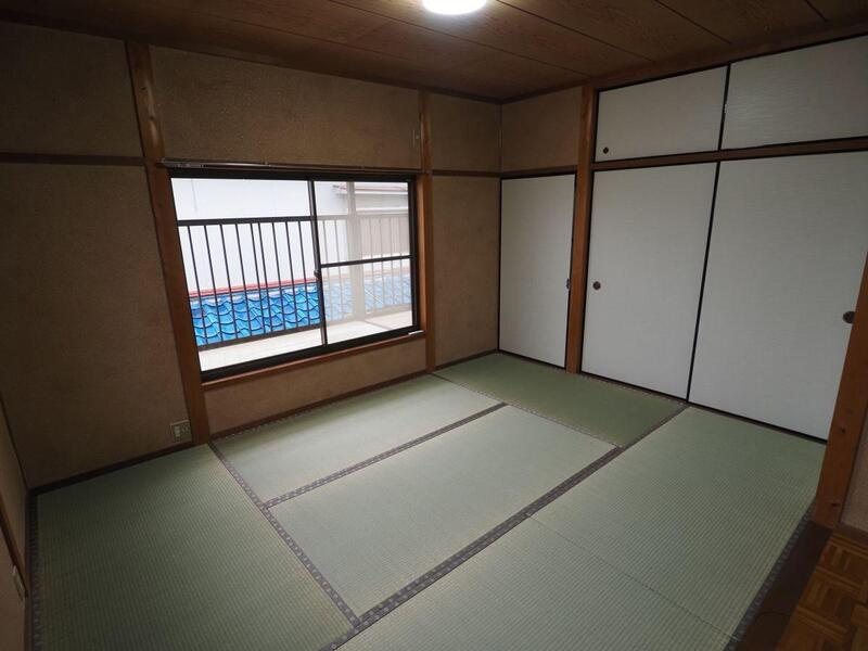 玉津町戸建4Kの寝室