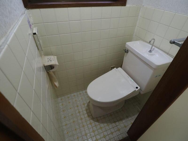 玉津町戸建4Kのトイレ