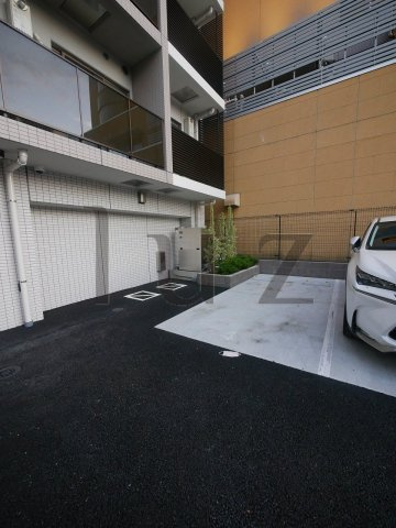 クレストタップ新横浜の駐車場