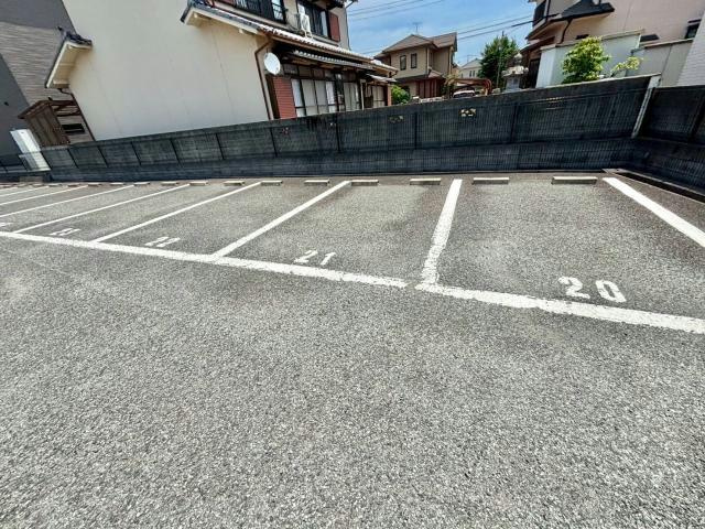 グランディール　ステージの駐車場