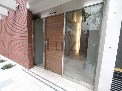 コモド鶴見アネックスのエントランス