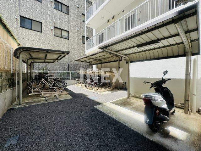 川崎市川崎区本町１丁目の賃貸マンションのその他共用部分|屋根付き駐輪場