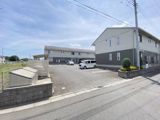 アル・ソーレの駐車場