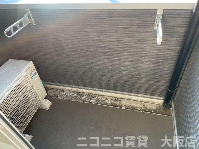 大阪市西淀川区歌島１丁目のアパートのバルコニー