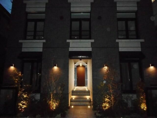 ＬＡＰｉＳ　ＣＯＵＲＴ　ＹＯＴＳＵＹＡの外観