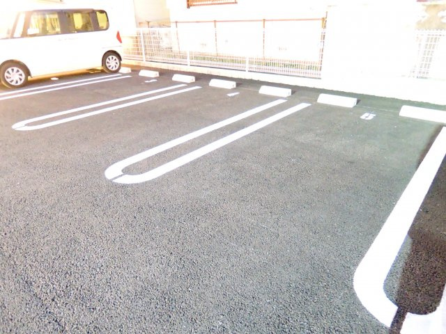 グランド　ラインの駐車場