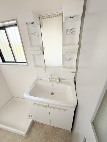 茨木市南春日丘5丁目戸建の独立洗面台|洗面化粧台です。（2026年8月現在）