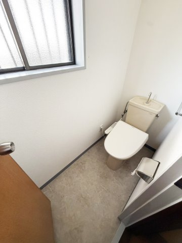 茨木市南春日丘5丁目戸建のトイレ|1階トイレです。（2026年8月現在）
