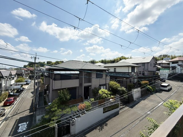 茨木市南春日丘5丁目戸建の展望|2階ベランダからの南東側の眺望です。（2026年8月現在）