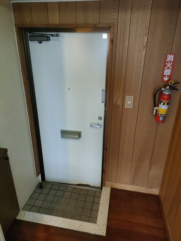 ウイングスヒル上原の玄関