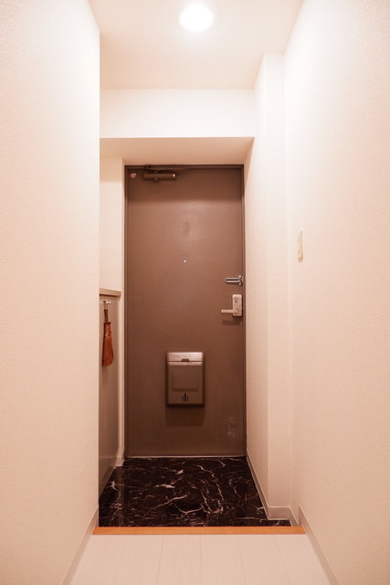 プラム・ブラッサム池の端　参番館の玄関|※モデルルーム