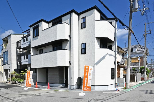 西宮市今津山中町新築一戸建て│4LDK+駐車1台可 の外観|阪神「久寿川」駅徒歩5分の好立地に専有面積37.03坪のゆとりある4LDKの新築戸建が誕生しました。南東角地で陽当たりと開放感が魅力の新築戸建です。皆様からのご連絡を心よりお待ちしております。