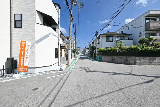 西宮市今津山中町新築一戸建て│4LDK+駐車1台可 の前面道路含む現地写真|前面道路は東側6.2ｍ公道です。前面道路が広く、車の出し入れもスムーズです。
