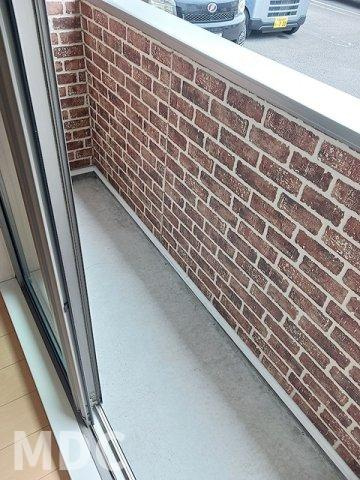 徳島市津田本町３丁目のアパートのバルコニー