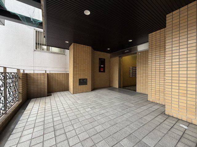 長居パークロードビルのエントランス