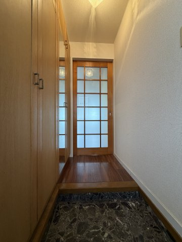 長居パークロードビルの玄関