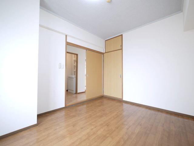 ハイデンス岡山の洋室
