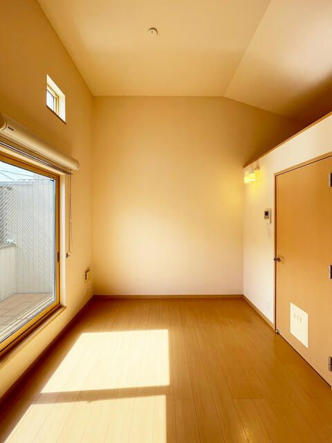 メゾネット桜台の洋室