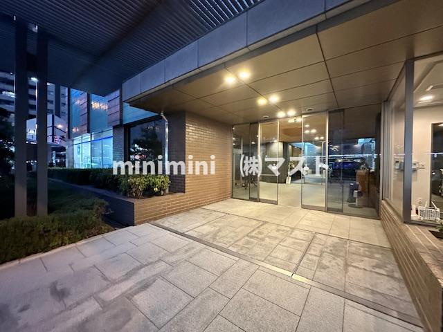 松屋タワーのエントランス