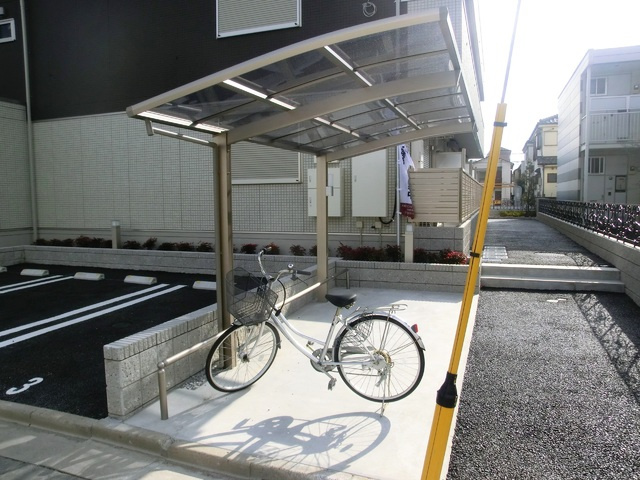 Ｄ－ｒｏｏｍエクウスのその他共用部分|屋根つきの駐輪スペースです