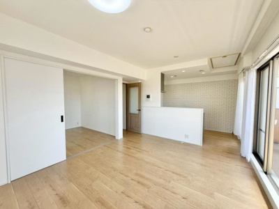 【居間・リビング】 | なかもずパークホームズ | 【南西角部屋！日当たり・通風良好】たっぷりの陽光に包まれる明るい住まいに気持ちも明るくなりますね♪