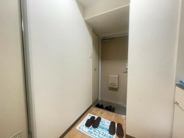 Ｒ　ＦＩＥＬＤＳ　ＫＡＷＡＧＵＣＨＩの玄関