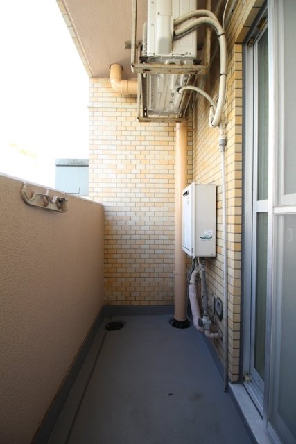 ライオンズマンション中野第三のバルコニー|外からの目が気にならないバルコニーで洗濯物が干せます