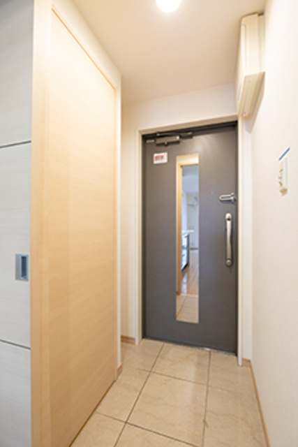 メゾン２１の玄関|※写真は同タイプ住戸です。
