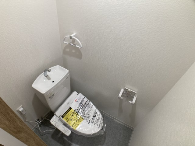 ビーコート下三条のトイレ|温水洗浄便座付きのトイレ