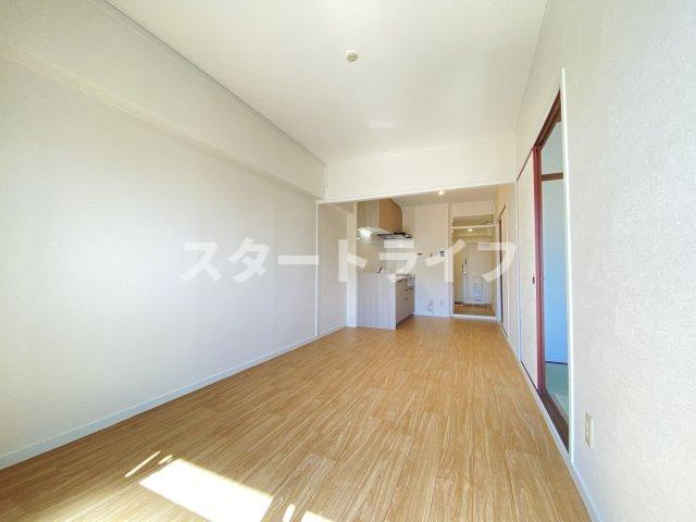 大阪市東淀川区東中島１丁目の賃貸マンションの居間・リビング