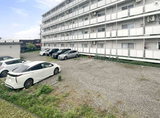 ビレッジハウス川井宿6号棟の庭