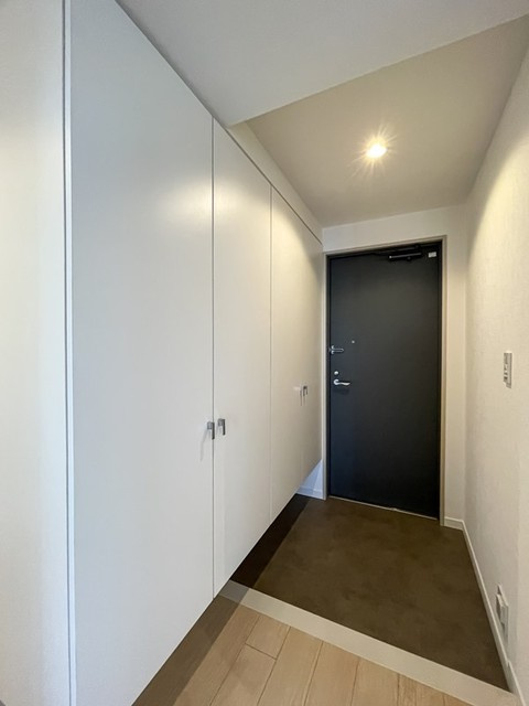 パーク・アヴェニュー神南の玄関|※写真は同タイプ住戸です。