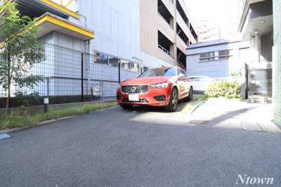 【駐車場】 | プレサンス上前津フィット | 駐車場があるので、車を買う予定の方も安心です
