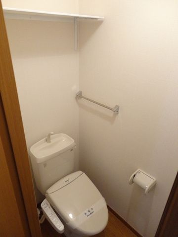 フラッツア烏山のトイレ