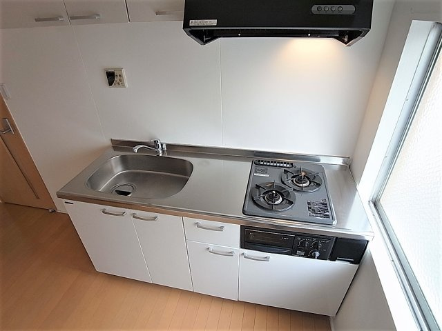 ラムール長田のキッチン|システム２口ガスキッチン導入