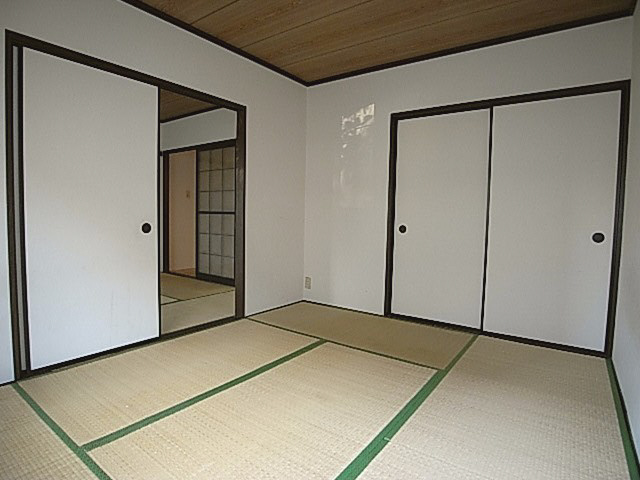 寝屋川市宝町のハイツの洋室