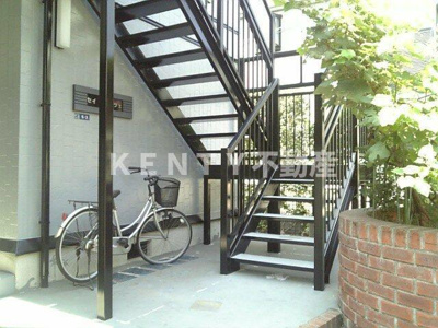 【エントランス】 | セイスタンツェ | 落ち着いたエントランスです