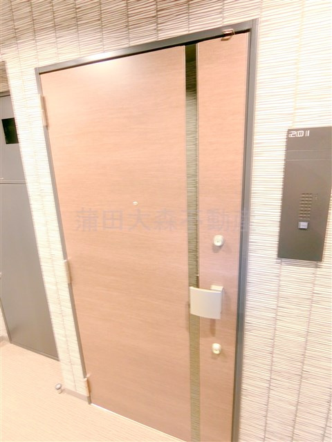 ディアレイシャス新蒲田の玄関