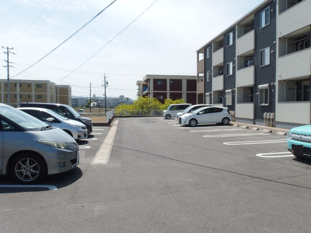 スフレの駐車場