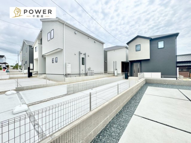 リナージュネクスジー　西尾市米津町01期　全6棟の外観|落ち着いた色合いと上品な質感の外観は、家族の成長とともに永く愛せるデザインを実現しています。									
									