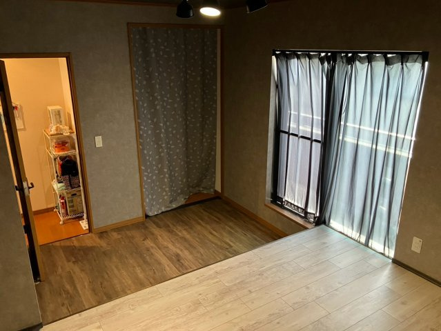 中古戸建　稲沢市平和町丸渕上　平成14年築の洋室|9帖洋室　別角度