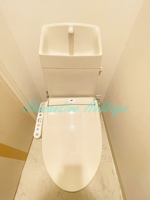 鎌倉市山崎の賃貸マンションのトイレ|清潔感のあるトイレです※同施工