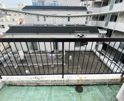 小平ビルのバルコニー|広々としたバルコニーです