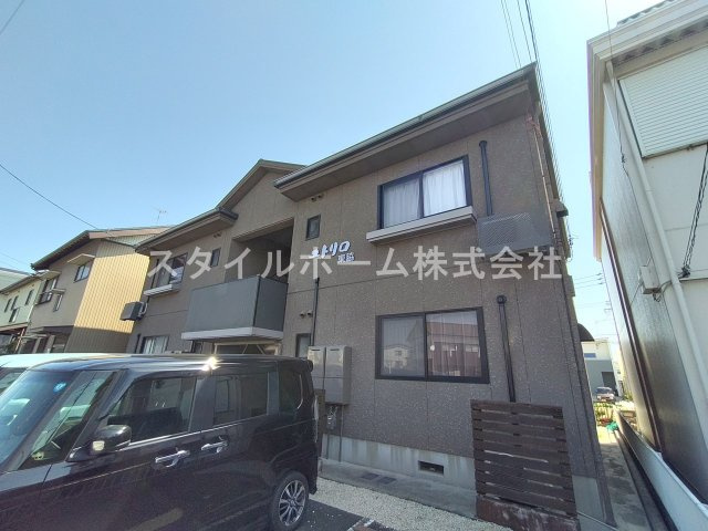 ユトリロ東脇の外観