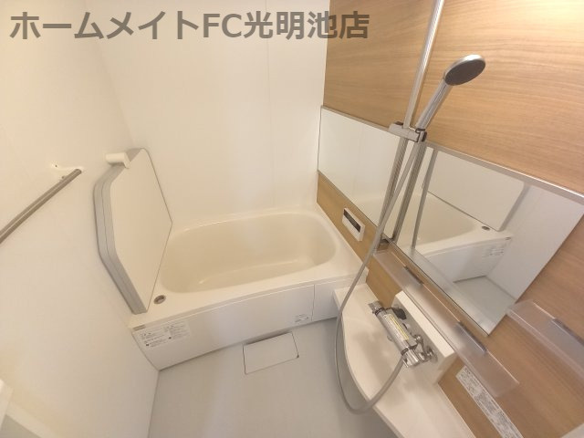 フローラルの浴室