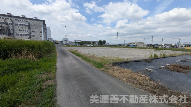 ６７３４８　羽島市正木町南及土地の外観