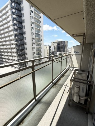 ファミールハイツ北大阪5号棟のバルコニー|奥行きのあるバルコニーです。
