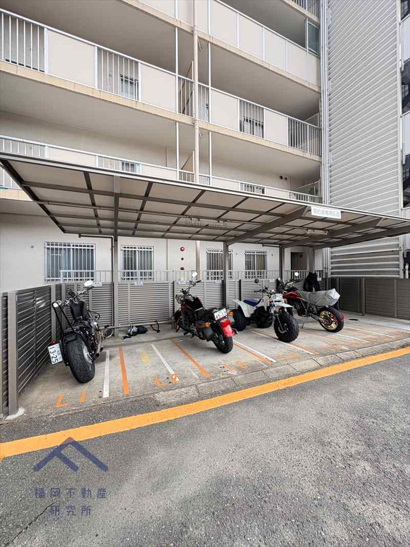 日商岩井リバーサイドマンションA棟の駐車場