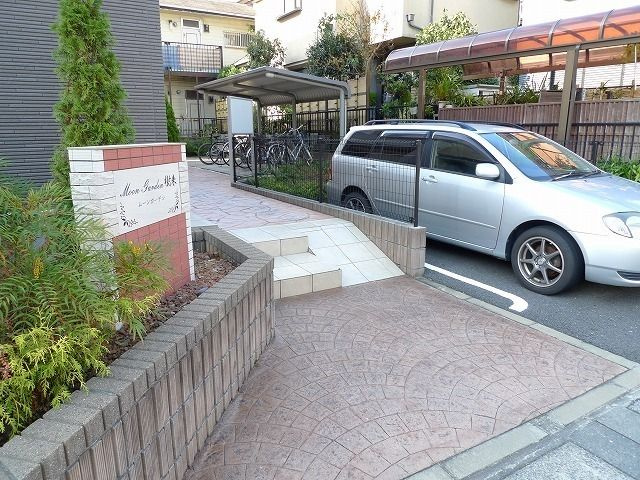 ムーン　ガーデン樹来のエントランス